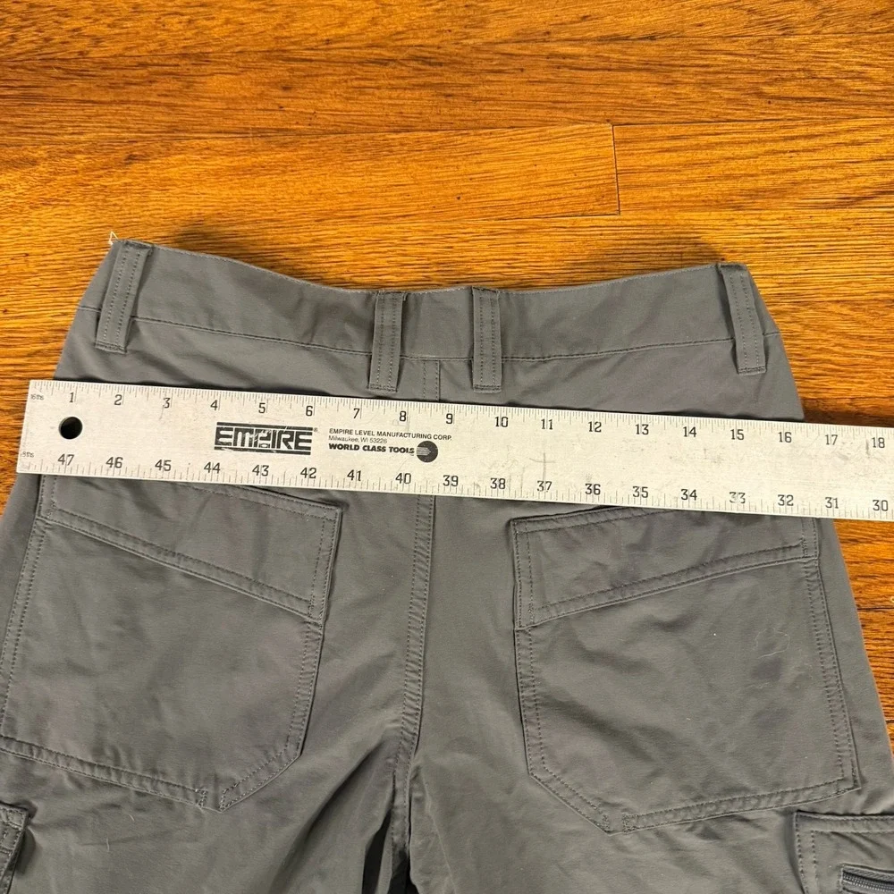 Patagonia Men's Wavefarer Cargo Boardshorts in a charcoal/forge gray Size 30